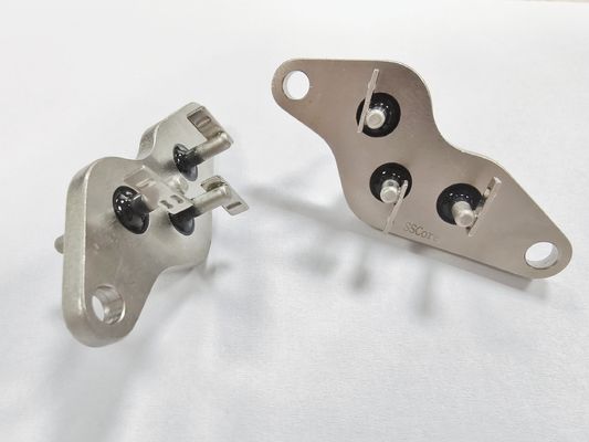Conector hermético para veículos elétricos de vidro cerâmico para montagem de painéis até 20A 540V por SSCore